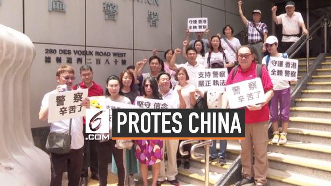 VIDEO: Ratusan Warga Hong Kong Dukung Polisi Atasi Kerusuhan