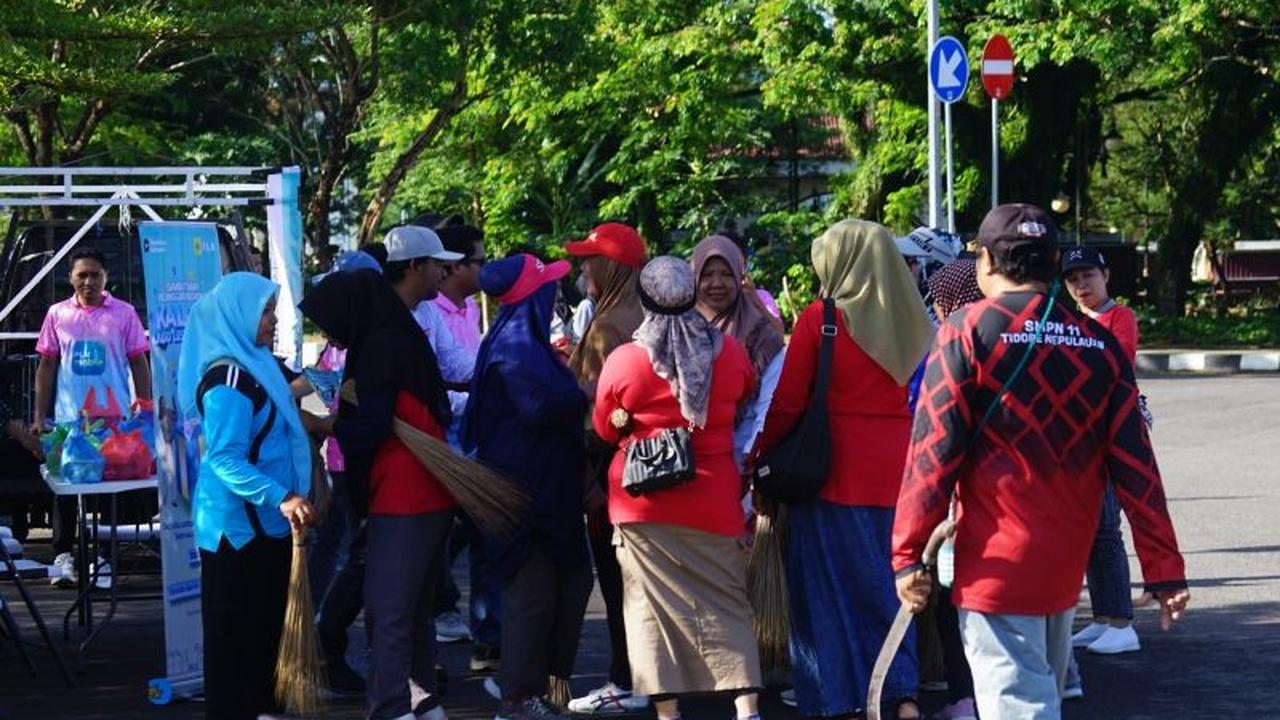 Rayakan Maulid Nabi, PLN Berbagi Makanan Gratis di Sofifi, Tahukah Anda Ini Juga Edukasi Listrik?