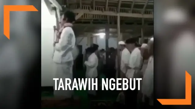 Salat Tarawih yang dilakukan di sebuah masjid dilakukan dengan cepat. Imam salat melafalkan bacaan dengan ngebut.