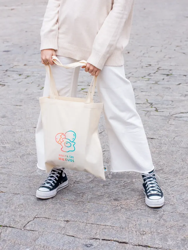 Contoh ilustrasi penggunaan tote bag sebagai penerapan zero waste movement