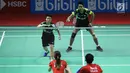 Ganda campuran Indonesia, Tontowi Ahmad/Liliyana Natsir saat melawan Tan Kian Meng/Lai Pei Jing (Malaysia) pada babak pertama Indonesia Open 2018 di Istora GBK, Jakarta, Selasa (3/7). Tontowi/Liliyana unggul 21-11, 21-14. (Liputan6.com/Helmi Fithriansyah)
