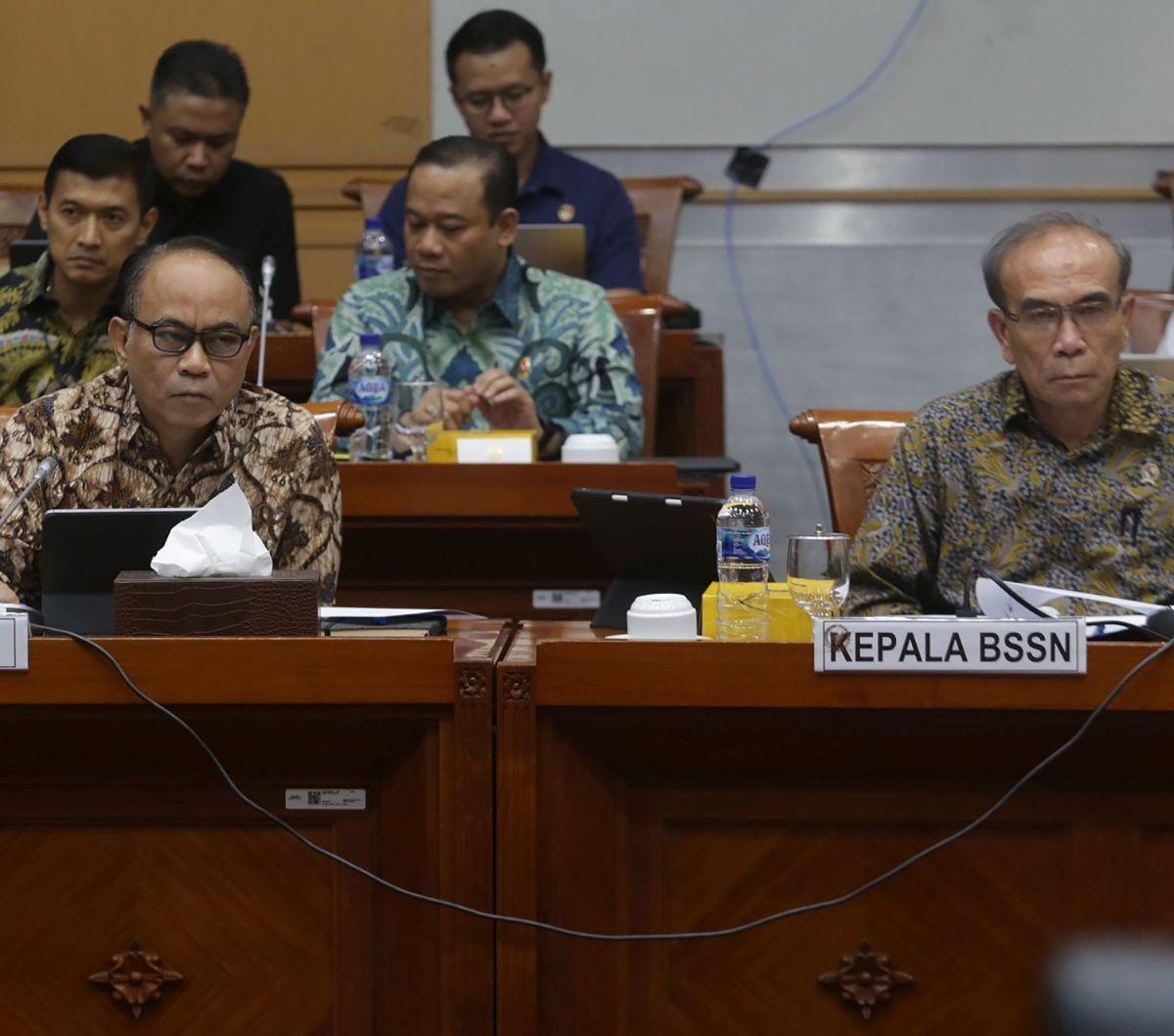 Dalam Rapat ini Komisi I DPR minta penjelasan rinci terkait perkembangan penanganan gangguan Pusat Data Nasional (PDN) yang telah dilumpuhkan hacker (peretas) sejak pekan lalu.  Foto: merdeka.com / Arie Basuki