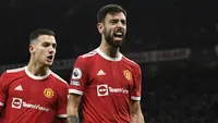 Meski MU sedang tidak dalam performa terbaik mereka, Bruno Fernandes mampu keluar sebagai pemain tengah yang tampil konsisten di setiap laganya. Geladang asal Portugal tersebut tercatat telah berkontribusi atas 9 gol dan 14 assist dalam 35 penampilannya musim ini. (AFP/Oli Scarff)