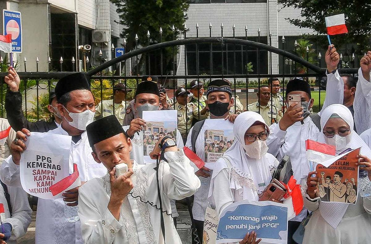 FOTO: Guru Agama Gelar Aksi Damai, Desak Percepatan PPG dan Peralihan ke Kemendikdasmen