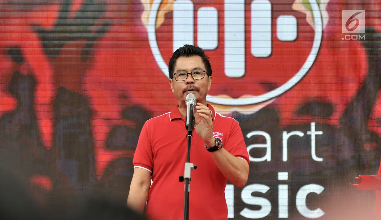 Deputy CEO Smartfren Djoko Tata Ibrahim memberikan sambutan saat peluncuran SmartMusic di Sarinah, Jakarta, Minggu (10/2). Aplikasi ini  untuk mendukung kemajuan industri kreatif khususnya bidang musik dalam negeri. (Merdeka.com/Iqbal S. Nugroho)