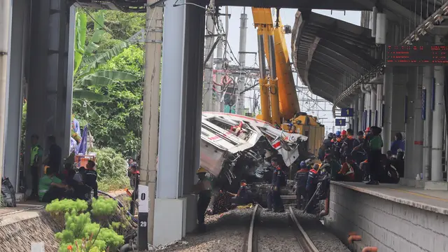 Tidak Ada Lagi Korban di Dalam Gerbong, KRL Commuter Line di Stasiun Bekasi Timur Dievakuasi