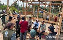 KLHK Dorong Pemanfaatan Kayu Hanyutan Pascabencana untuk Bangun Huntara Warga Terdampak