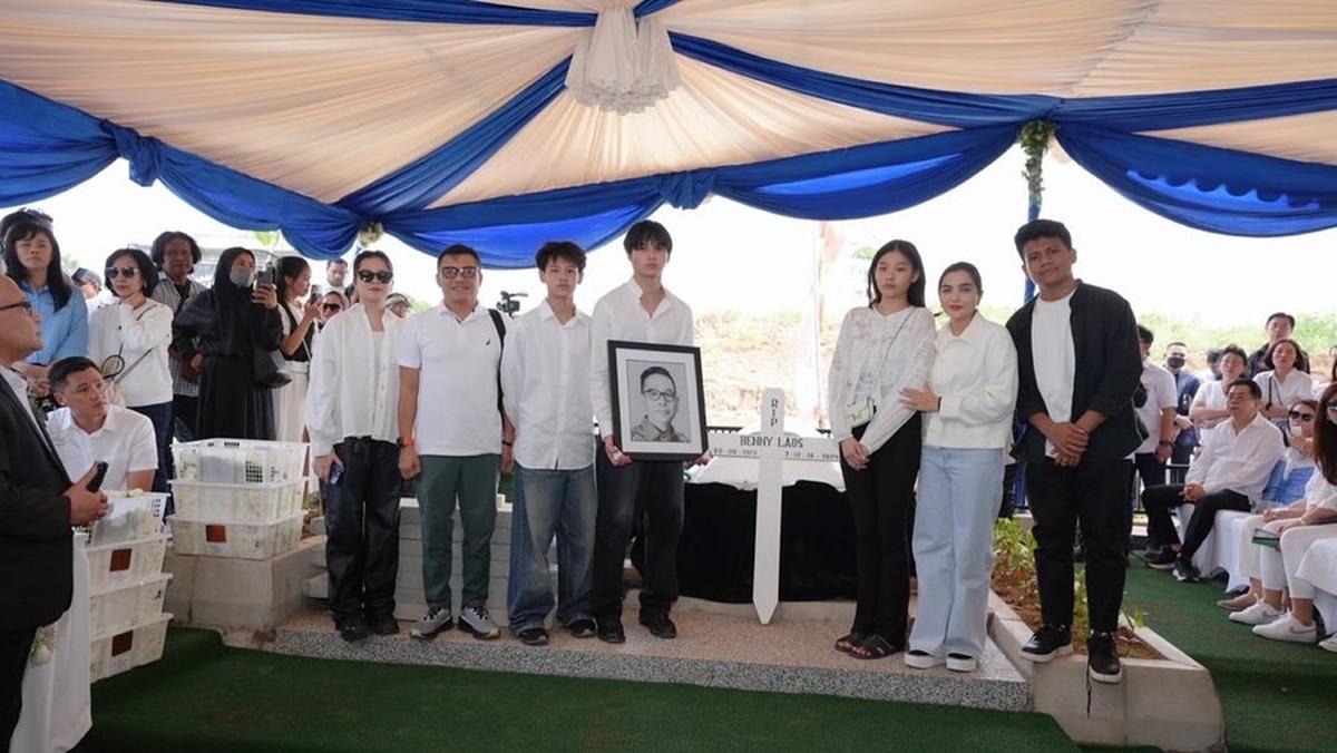 Klarifikasi Ashanty Usai Dihujat Karena Ngonten Kala Melayat ke Mendiang Benny Laos