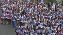 Peserta saat mengikuti lomba lari bertema Run & Walk in Harmony di kawasan Senayan City, Jakarta, Minggu (27/09/2015). Sebanyak 3500 peserta mengikuti dan berpartipasi dalam Run & Walk in Harmony sejauh 5 km. (Liputan6.com/Herman Zakharia)
