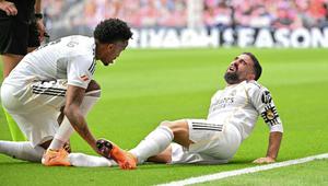 Bek Real Madrid asal Spanyol bernomor punggung 02, Dani Carvajal, bereaksi di lapangan selama pertandingan Liga Spanyol antara Club Atletico de Madrid dan Real Madrid CF di stadion Metropolitano di Madrid pada 27 September 2025. (Javier SORIANO/AFP)