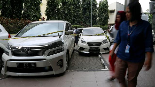 Mewahnya Mobil-mobil Bos First Travel