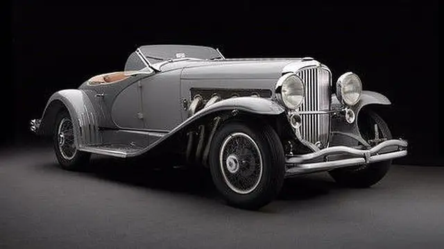 Meskipun usianya telah mencapai 83 tahun, mobil klasik Duesenberg ini dilego USD 22 juta atau Rp 323,7 miliaran