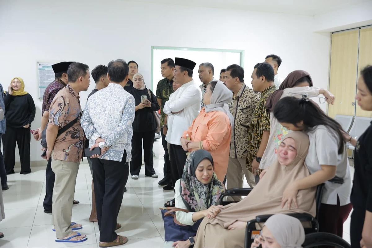 Mentan Amran Antar Jenazah Anggota BPK Haerul Saleh