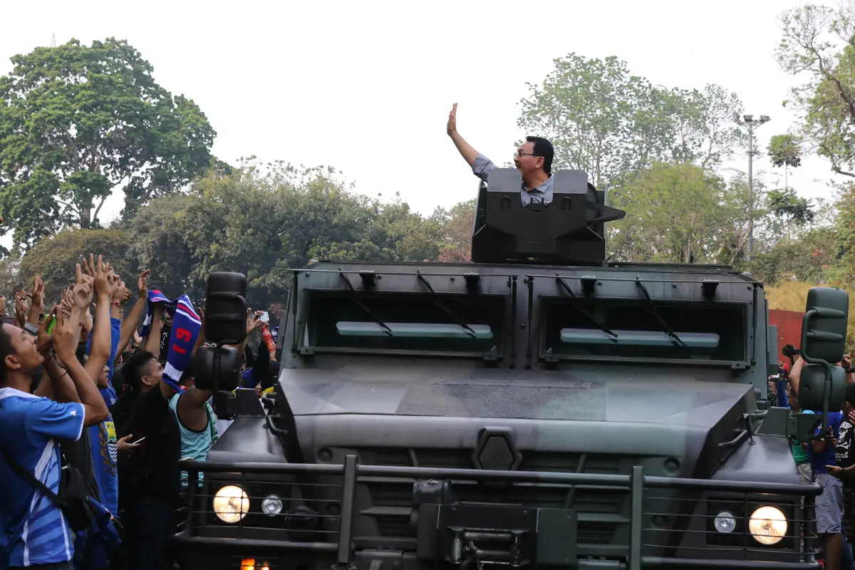 Gubernur DKI Jakarta Basuki Tjahaja Purnama di Stadion Utama Gelora Bung Karno (Liputan6.com/Herman Zakharia)