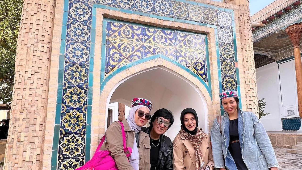 Dekat Banget, Intip Potret Kenangan Marissa Haque bersama Kedua Anaknya