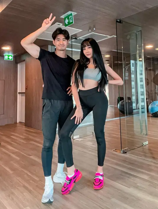 Tak hanya itu, Lucinta Luna juga mulai menjalani hidup sehat dengan berolahraga untuk menunjang program dietnya. Melalui Instagram Story, artis 33 tahun itu mengungkapkan jika dirinya telah berhasil menurunkan bobot 19 kg berkat program diet yang ia jalani. (Liputan6.com/IG/@lucintaluna_manjalita)