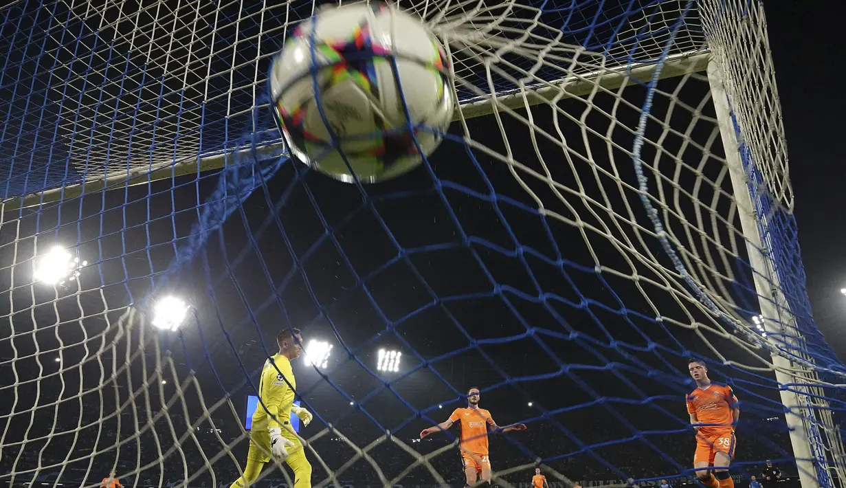 Partenopei melumat sang tamu dengan tiga gol tanpa balas. (Alessandro Garofalo/LaPresse via AP)