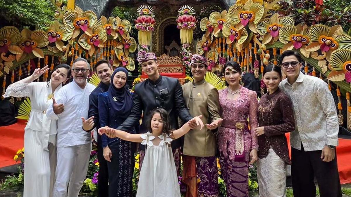 6 Potret Artis Hadiri Pernikahan Kakak Antonio Blanco di Bali, Ada Rionaldo Stokhorst