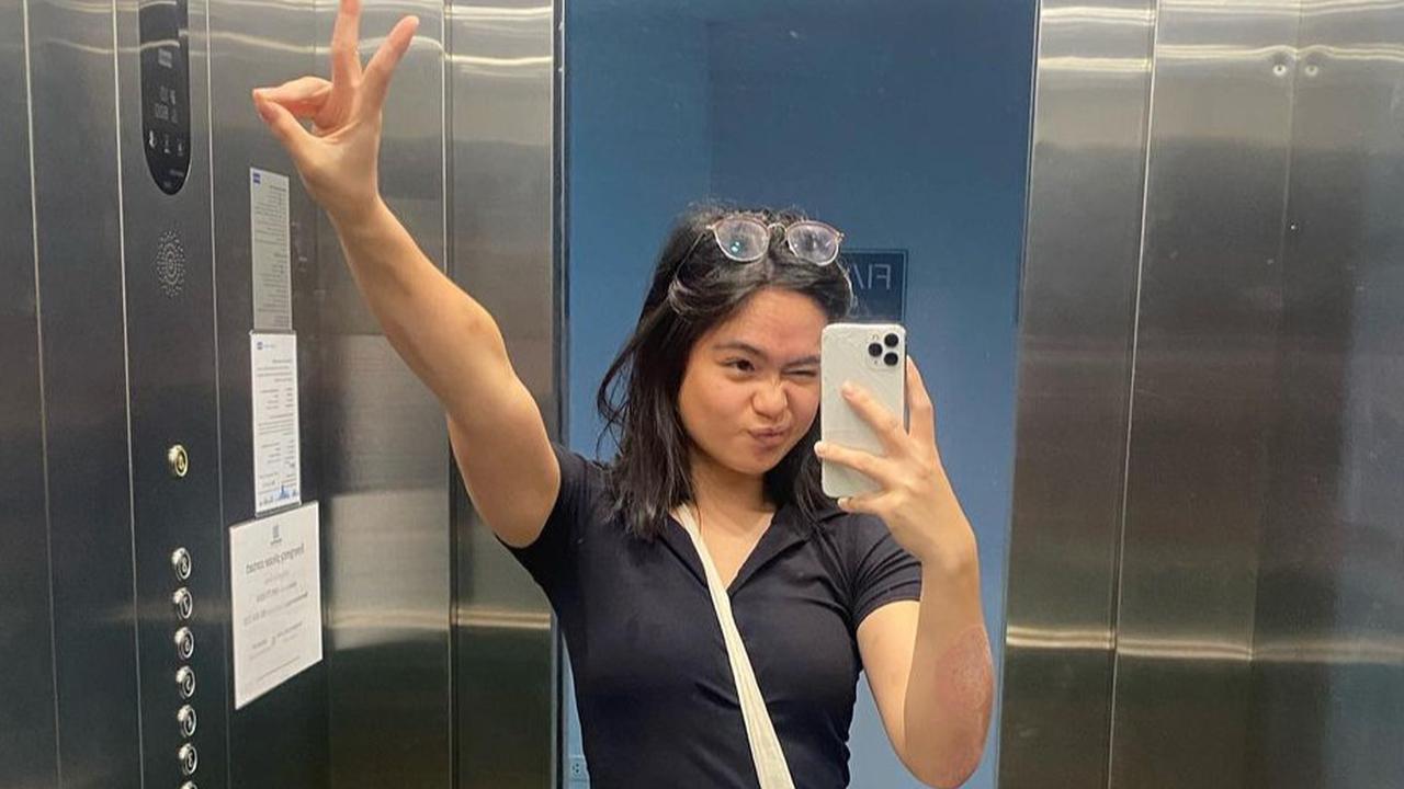 Uli Pandjaitan membagikan momen saat Ia dan sang suami mengantar putri tercinta di Bandara. Di balik melepas sang putri tercinta, ada cerita menarik yang diungkapkan oleh Uli. <br>