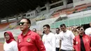 Ketua PSSI, Mochammad Iriawan, didampingi Bupati Bogor, Ade Yasin, melakukan inspeksi ke Stadion Pakansari, Bogor, Selasa (3/3/2020). Kegiatan tersebut dalam rangka melihat kesiapan veneu jelang piala dunia U-20 pada 2021. (Bola.com/M Iqbal Ichsan)