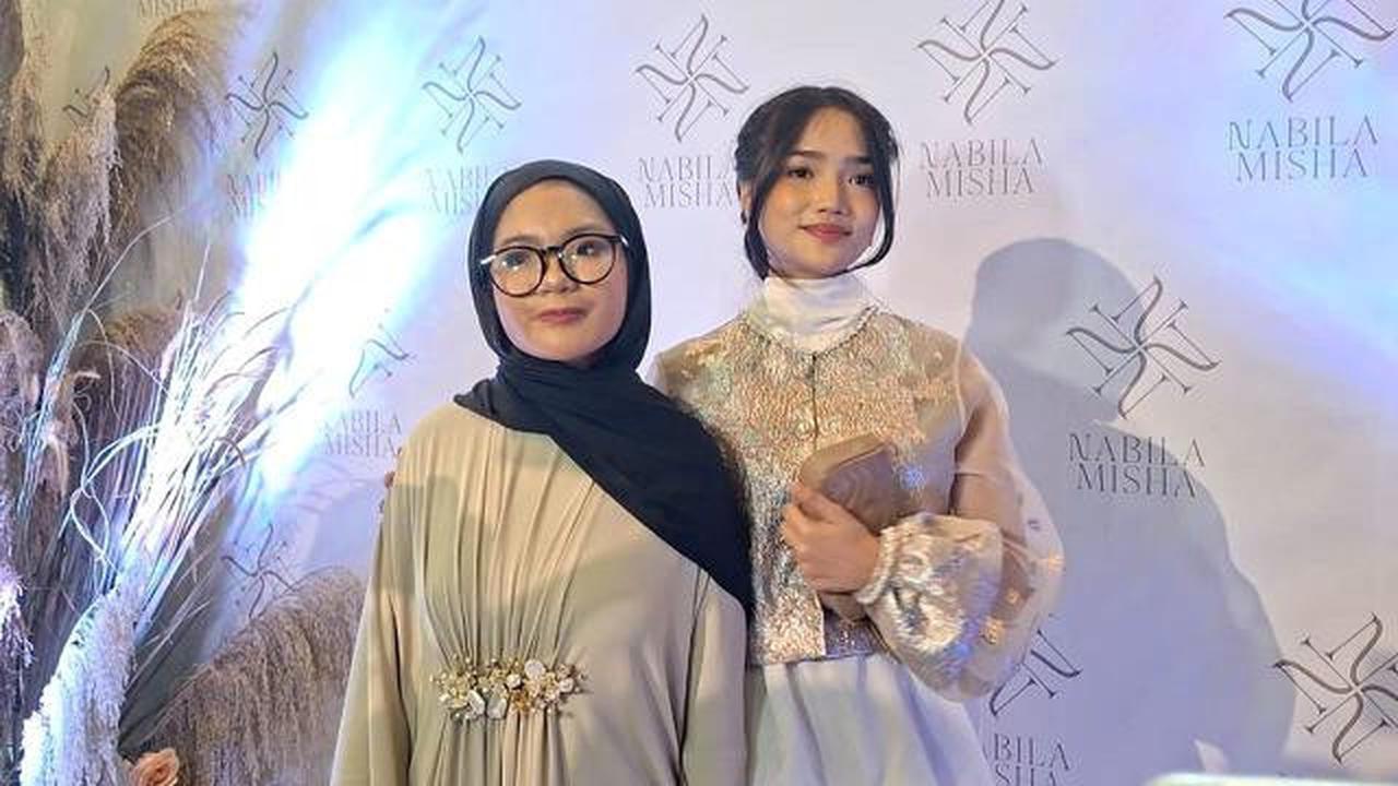 Fuji Tampil Anggun di Private Viewing Koleksi Busana Nabila Misha, Kagumi Karya Desainer Belia