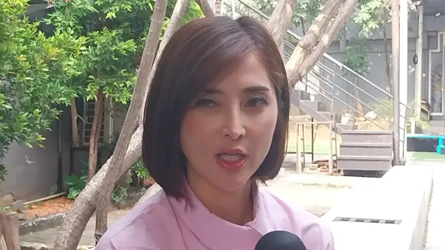 Eva Anindita sahabat Tengku Dewi.
