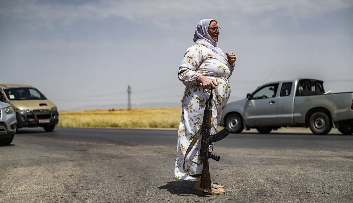Setiap tahun, pemerintah daerah dan pemerintah Suriah, yang menuduh suku Kurdi melakukan separatisme, bersaing untuk membeli hasil panen gandum dari para petani. (Delil SOULEIMAN / AFP)