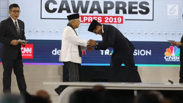 Sandiaga Uno Cium Tangan Ma'ruf Amin