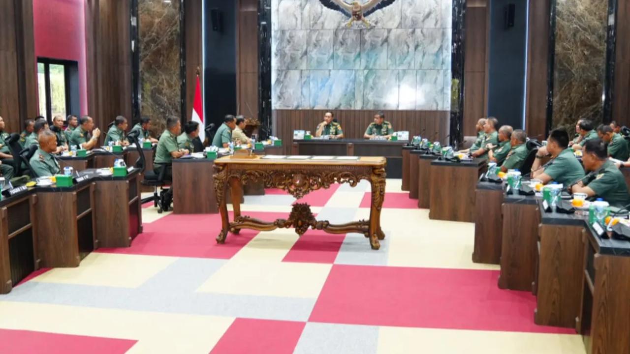 Agus berharap agar TNI AD dapat mewujudkan misi yang prima di bawah kepemimpinan Maruli sebagai Kasad yang baru.