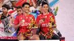 Perhelatan Indonesia Masters 2023 resmi dimulai hari ini, Selasa (24/1/2023) di Istora Senayan Jakarta. Sebagai salah satu ajang rangkaian BWF Tour 2023 berlevel super 500, Indonesia Masters 2023 diikuti oleh para pemain terbaik dari seluruh negara. Namun sayangnya, greget turnamen kali ini terasa berkurang karena kehilangan 4 juara bertahan pada edisi sebelumnya dengan berbagai alasan. Hanya ganda putra Indonesia, Fajar Alfian/Muhammad Rian Ardianto dengan status juara bertahan yang siap mempertahankan gelarnya untuk edisi kali ini. Berikut daftar lengkap juara Indonesia Masters pada edisi 2022. (Bola.com/Ikhwan Yanuar)