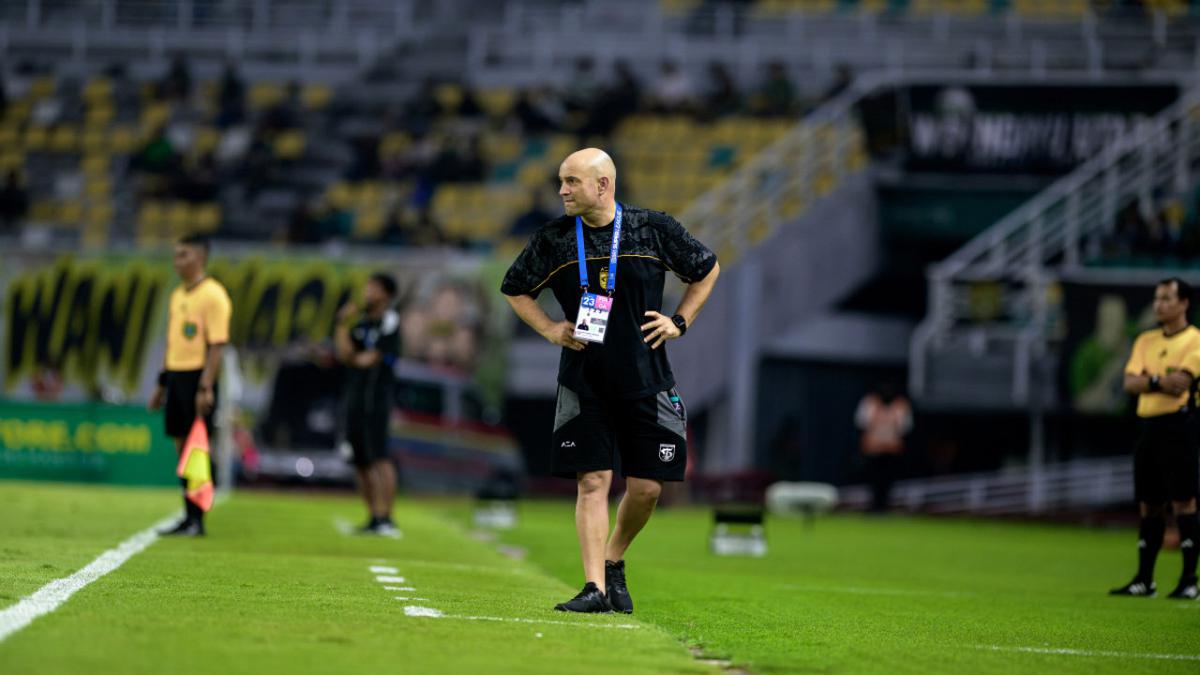 Bernardo Tavares Pede Temani Persebaya Menantang Persib sang Pemuncak Klasemen BRI Super League