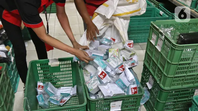 FOTO: Proses Distribusi Obat bagi Pasien Isolasi Mandiri