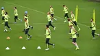 Para pemain Manchester City mengikuti sesi latihan jelang menghadapi Atalanta pada laga Grup C Liga Champions di City Football Academy, Manchester, Inggris, Selasa (5/11/2019). (Paul ELLIS/AFP)