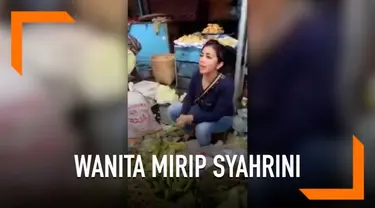Seorang penjual sayur asal Purwokerto menjadi viral. Lantaran penampilannya yang mirip dengan Syahrini.