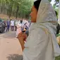 Setelah bertemu pihak keluarga almarhum Achmad Sujudi, Menkes Budi Gunadi bergegas meninggalkan rumah duka. (Foto: Liputan6.com/Aditya Eka)