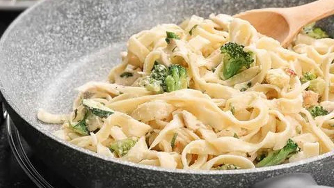 1. Pasta Alfredo Brokoli