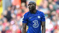 Romelu Lukaku memulai dengan impresif dalam tugas keduanya di Chelsea. Namun, tanpa pemian kreatif disekitarnya, Lukaku hanya mampu bermain di sepertiga akhir lapangan. Hal tersebut membuat Tuchel harus menerapkan strategi serangan balik ketika Lukaku dimainkan. (AFP/Paul Ellis)