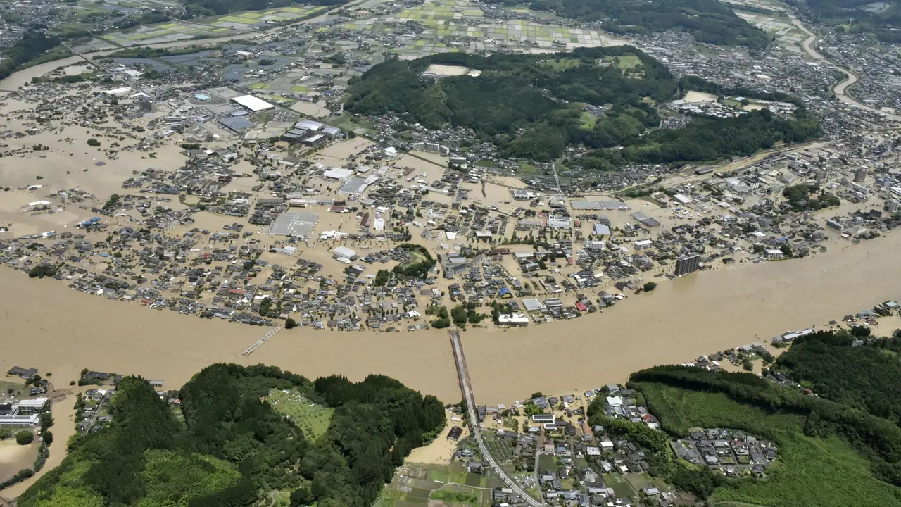 FOTO: Hujan Deras Picu Banjir dan Tanah Longsor di Jepang