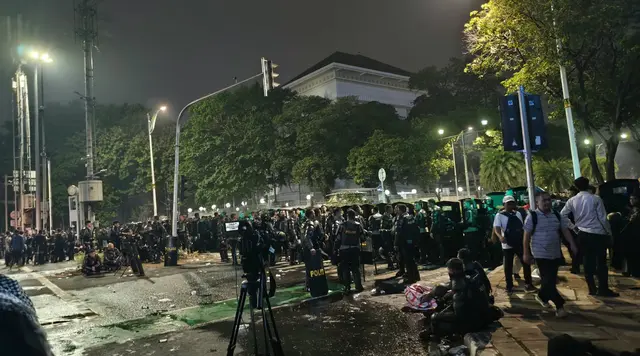 Momen Massa Demo Dibubarkan Berujung Ricuh di Imam Bonjol