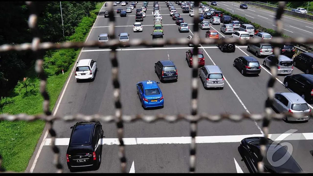 Serbu Bogor, Antrian Mobil di Pintu Tol Cibubur Mengular