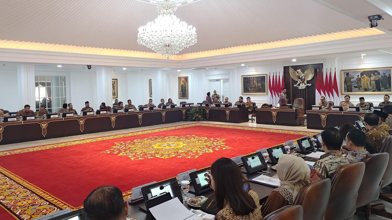 Prabowo Minta Menteri Lapor jika Anak Buah Tak Kerja: Copot, Suruh di Rumah Saja Daripada Kita Susah!