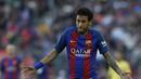 Pernah suatu ketika Neymar terikat kasus penggelapan pajak dengan denda yang cukup besar. Namun El Barca berani membayarkan denda tersebut asalkan Neymar tidak pernah protes terhadap keputusan pelatih tentang di posisi mana ia dimainkan. (AFP/Lluis Gene)