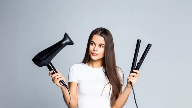 Kebiasaan Menggunakan Alat Styling Bisa Merusak Rambut