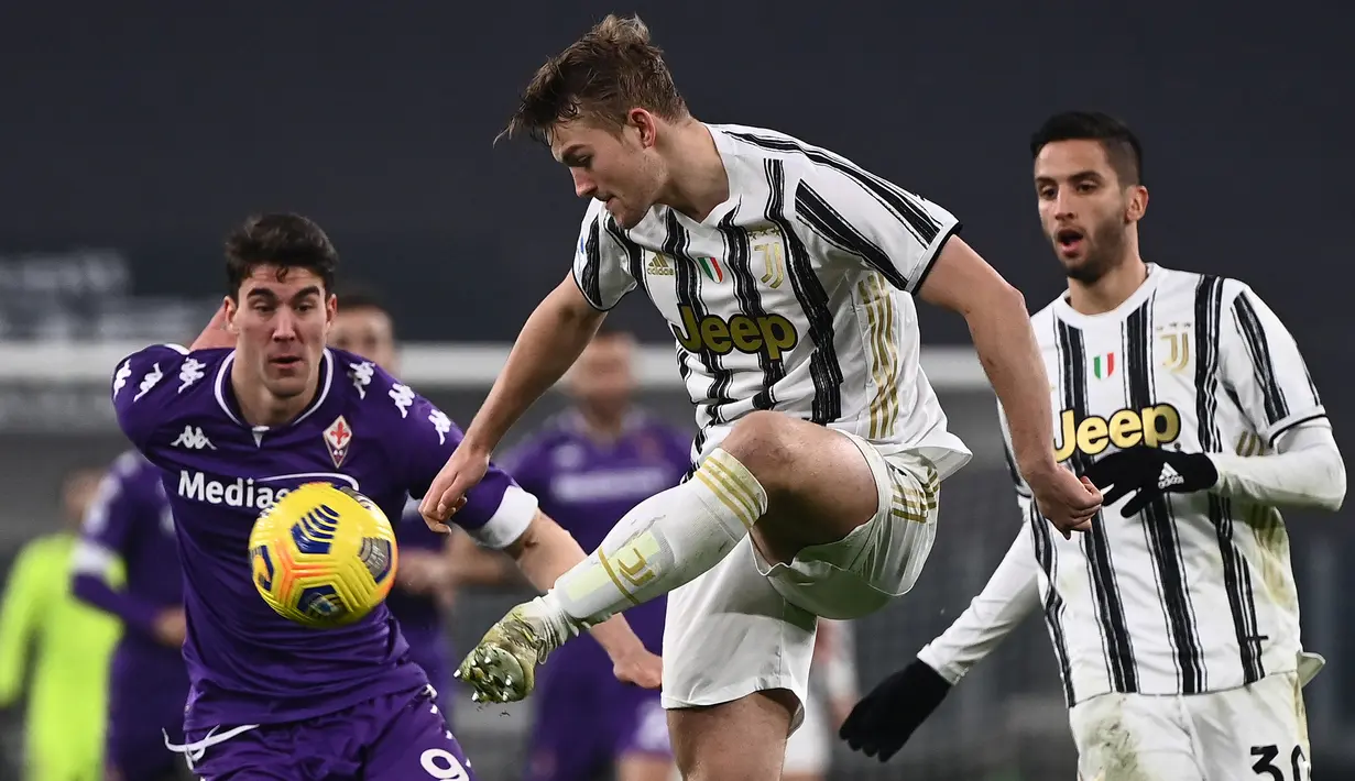 5. Matthijs De Ligt (Juventus). Sama seperti Donny van De Beek, menimba ilmu di Akademi Ajax Amsterdam, dan tentunya tidak melewatkan kesempatan foto bareng dengan Luis Suarez saat berkesempatan menjadi anak gawang. Kini dikontrak tim Italia bertabur bintang Juventus. (AFP/Marco Bertorello)