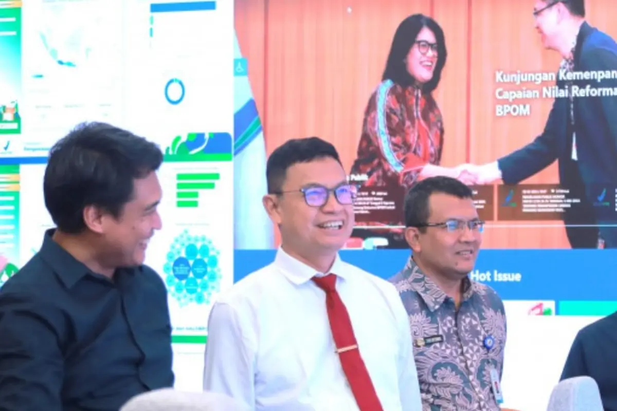 Taruna Ikrar (kemeja putih) memiliki lima prioritas dalam mengepalai BPOM sesuai arahan Jokowi. (Foto: Humas BPOM)