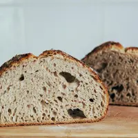 Tak perlu ke bakery, kini aroma khas sourdough bisa hadir langsung dari dapur rumah. [Dok/Pexels.com/Elle Hughes].