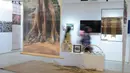 Suasana ruang pamer Jakarta Biennale 2026 bertajuk “KEBAL” di Gedung Trisno Soemardjo, Taman Ismail Marzuki, Jakarta Pusat, Jumat (9/10/2026). Berlangsung pada 4–28 Oktober 2026, pameran seni rupa kontemporer ini merupakan kolaborasi UP PKJ TIM, 16 kolektif seni dalam Majelis Jakarta, dan Komite Seni Rupa Dewan Kesenian Jakarta. (KLY/Budy Santoso)