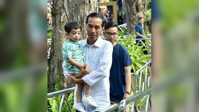 Di tengah acara ngabuburit tersebut, Jokowi tak lupa menyapa masyarakat yang juga berwisata di Dufan.
