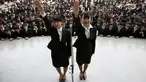 Mahasiswa Jepang menyatakan bahwa mereka akan melakukan yang terbaik dalam mencari pekerjaan sebelum mengikuti acara bursa kerja di sebuah teater terbuka di Tokyo (25/2). (REUTERS/Issei Kato)