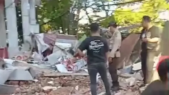 Reruntuhan bangunan di Gedung KONI Sulut, Jl Ahmad Yani, Kecamatan Sario, Kota Manado (Istimewa)